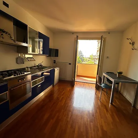 Luminoso Apartament Parma